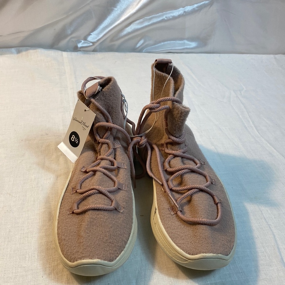Universal Thread women’s blush color shoes size 8.5 new